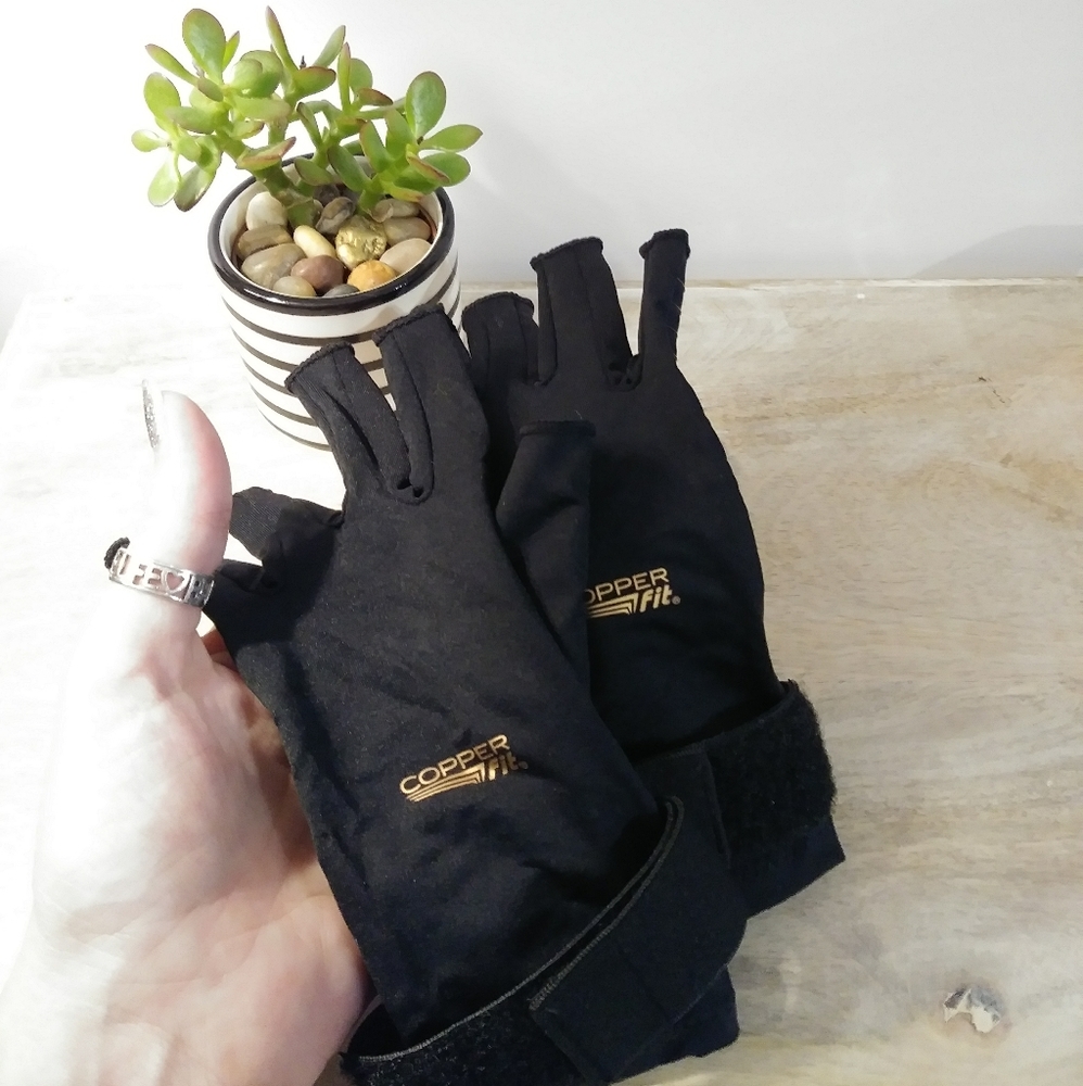Compression Gloves - Picture 3 of 5